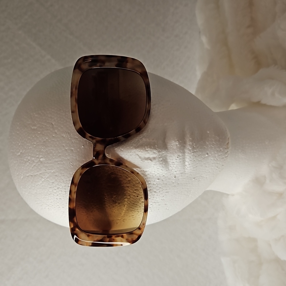 Brand New*Women oversize sunglasses tan/brown and gold plastic frame